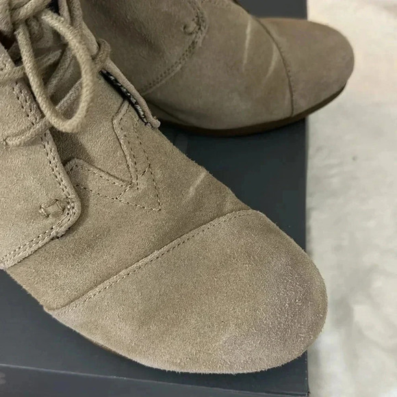 TOMS Desert Wedge Taupe 7.5 Wedge Boots Neutral Fall Shoes Back to School EUC - Picture 11 of 15